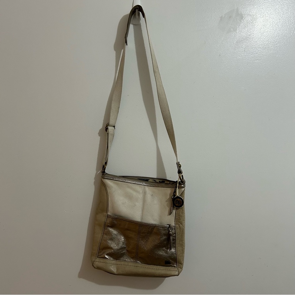 The Sak Iris Crossbody bag in ivory and metallic silver leather